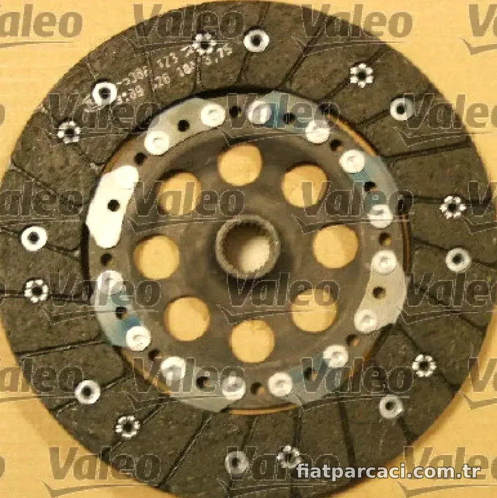 DEBRIYAJ SETI (RULMANSIZ) A-CLASS W168 01>04 VANEO 414 02>05 – Valeo – VALEO 826513″ loading=”lazy” /></figure>
<p class=
